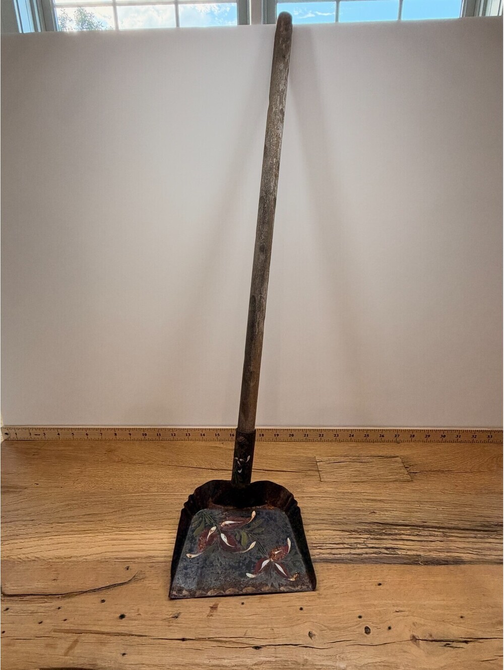 Vintage Antique small shovel/scoop Garden Fireplace Hand Painted Farmhouse Decor